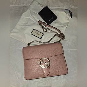 Gucci 🦄 Marmont Pebbled Leather Bag | GG Interlocking Logo - Crossbody!